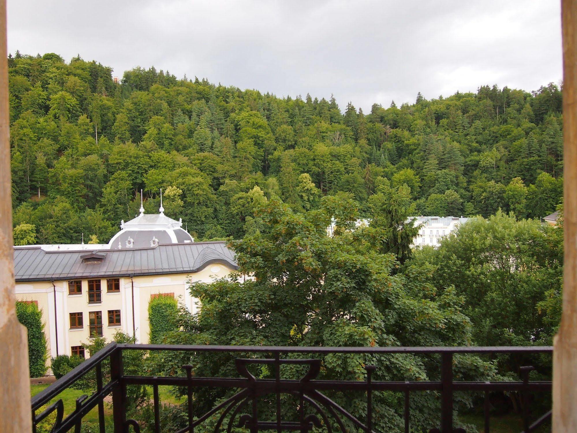 Lyra Apartments Karlovy Vary Exterior foto