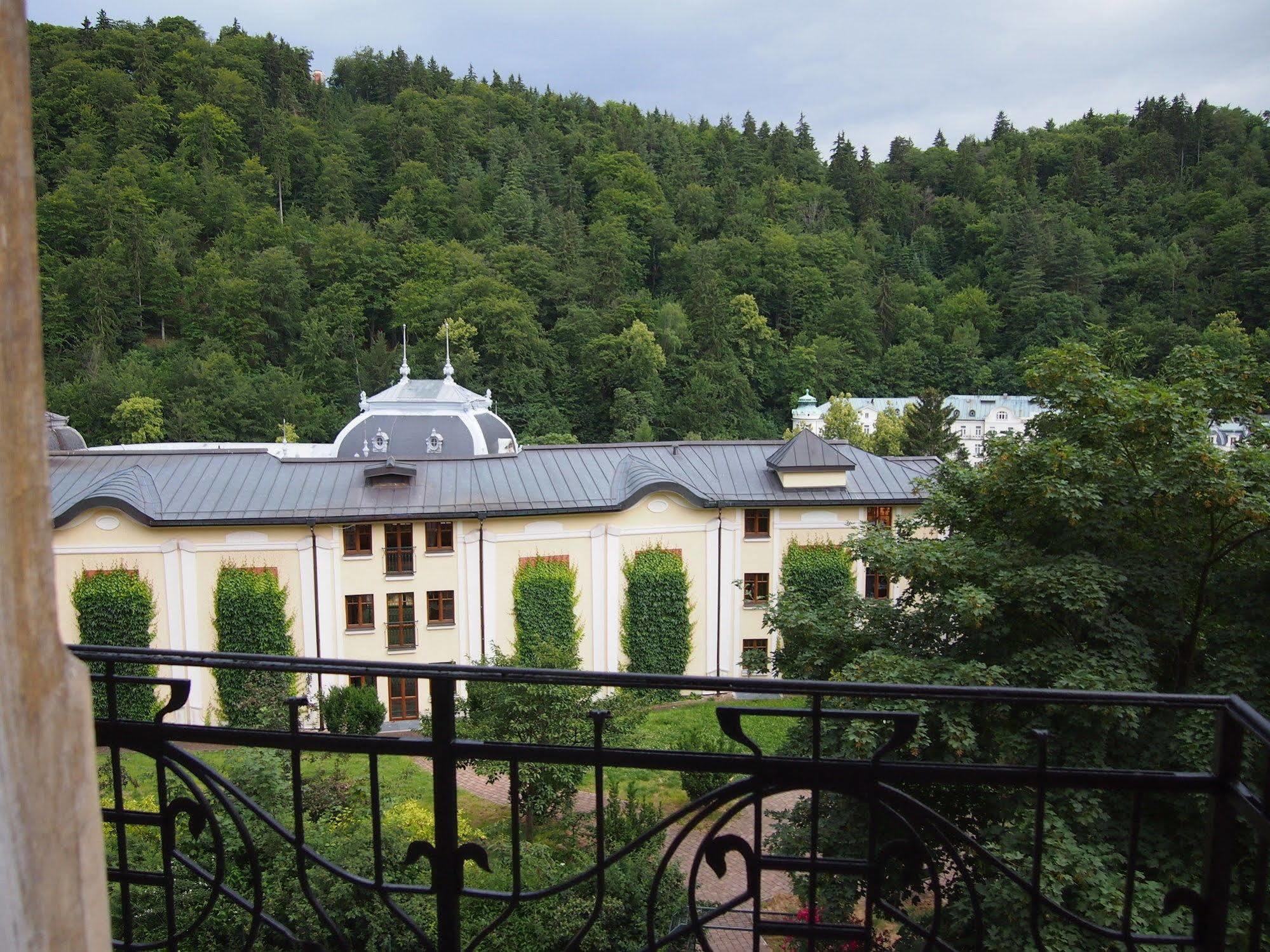 Lyra Apartments Karlovy Vary Exterior foto